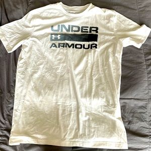 UA, Under Armor. Mens medium short sleeve white and grey heat gear tee.